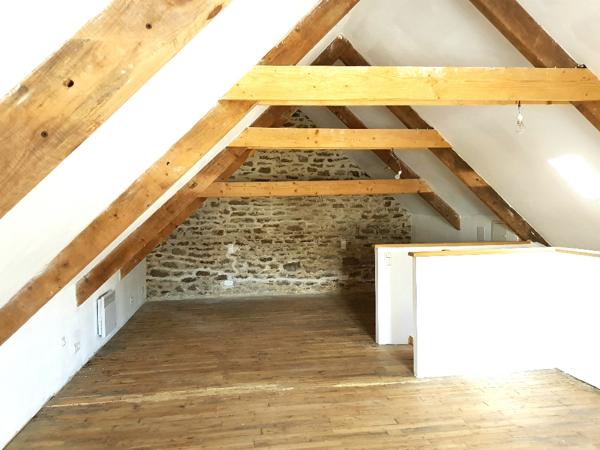 Le Croisty centre ville Maison de 120 m2 - 3 chambres pouvant etre également un commerce  -  Jardiné 30 m2 - Prix 98.000