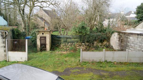 Le Croisty centre ville Maison de 120 m2 - 3 chambres pouvant etre également un commerce  -  Jardiné 30 m2 - Prix 98.000