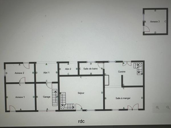 Ensemble immobilier de caractère avec habitation, garage, ateliers, bucher et bucolique jardin clos de 400 M2