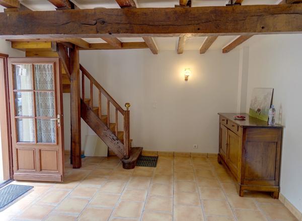 Ensemble immobilier de caractère avec habitation, garage, ateliers, bucher et bucolique jardin clos de 400 M2