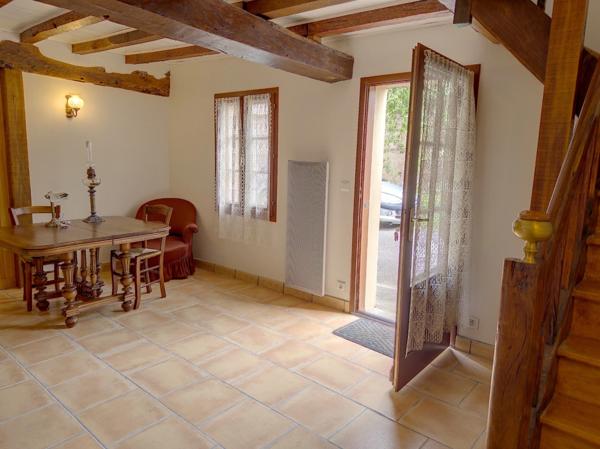 Ensemble immobilier de caractère avec habitation, garage, ateliers, bucher et bucolique jardin clos de 400 M2