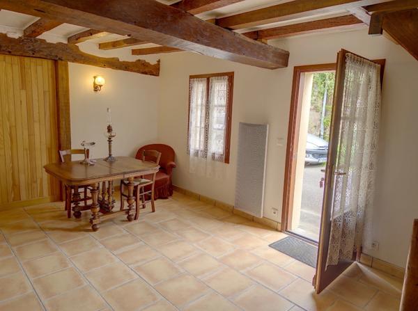 Ensemble immobilier de caractère avec habitation, garage, ateliers, bucher et bucolique jardin clos de 400 M2