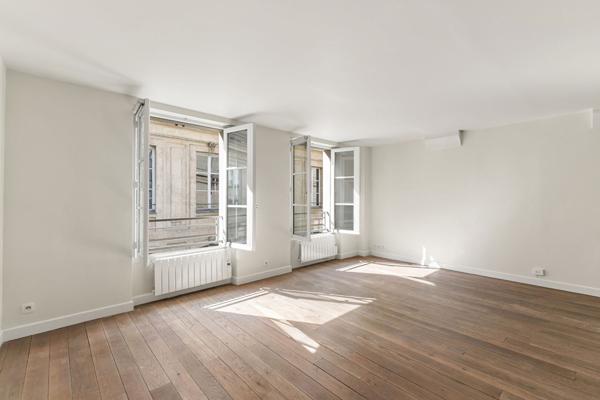Rue Chapon - Duplex rénové et climatisé au coeur du Marais - PARIS