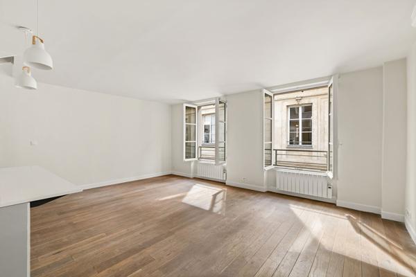 Rue Chapon - Duplex rénové et climatisé au coeur du Marais - PARIS