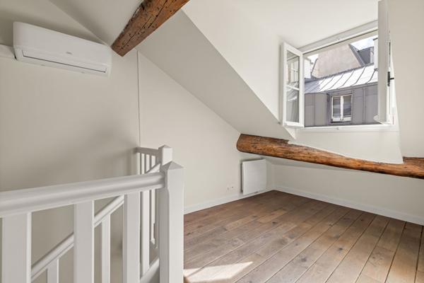 Rue Chapon - Duplex rénové et climatisé au coeur du Marais - PARIS