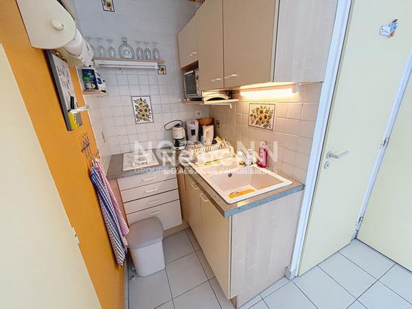 FRONTIGNAN PLAGE T2 CABINE LOGGIA PARKING VUE PORT A VENDRE