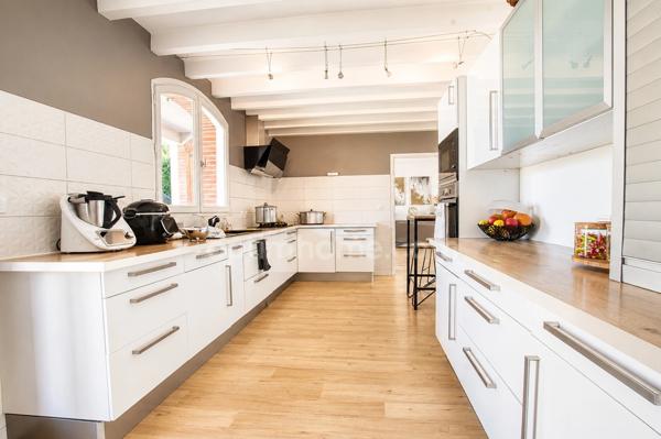 LAUNAGUET – SUPERBE MAISON FAMILIALE DE 170 m² AVEC PISCINE SUR TERRAIN DE 1 357 m²
