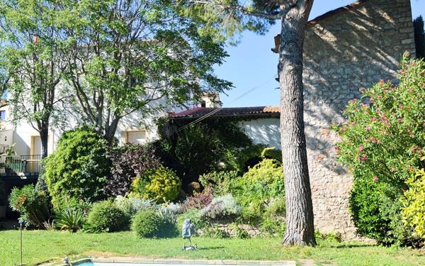 Maison à vendre    6 pièces • 185 m2 Montbazin