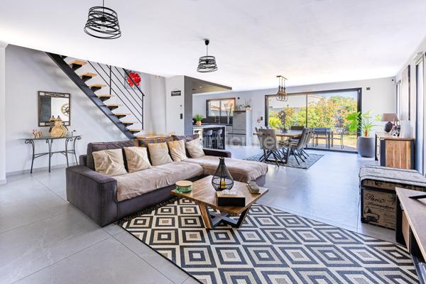 Vente
                Maison138 m² - 6 Pièces -
                    LA CHAPELLE BASSE MER (44450)