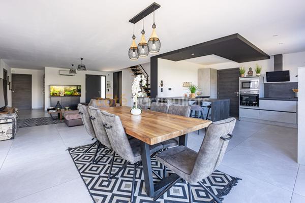 Vente
                Maison138 m² - 6 Pièces -
                    LA CHAPELLE BASSE MER (44450)