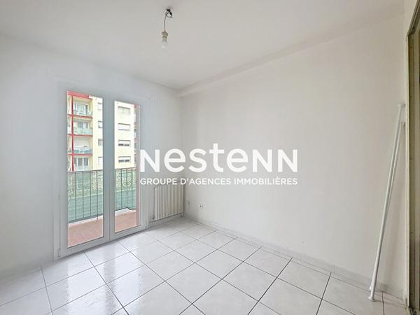 À vendre : Appartement spacieux de 4 pièces à Perpignan, secteur Kennedy, balcons et place de parking.