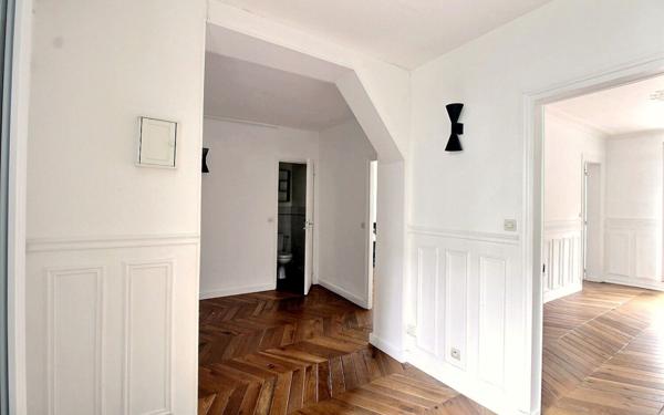 Appartement à louer    3 pièces • 75 m2 Paris 5