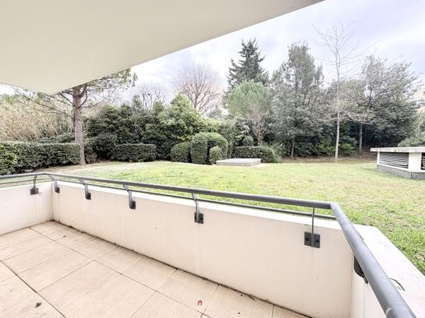 Marseille (13008) APPARTEMENT 3 PIECES EN REZ-DE-JARDIN & BOX VIELLE CHAPELLE 8EME