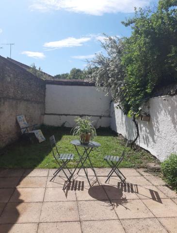 47440 CASSENEUIL À Casseneuil, magnifique maison de caractère avec jardin