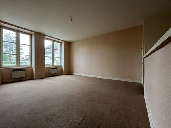 Immeuble à vendre |  Saint-Amand-Montrond |  220 m²