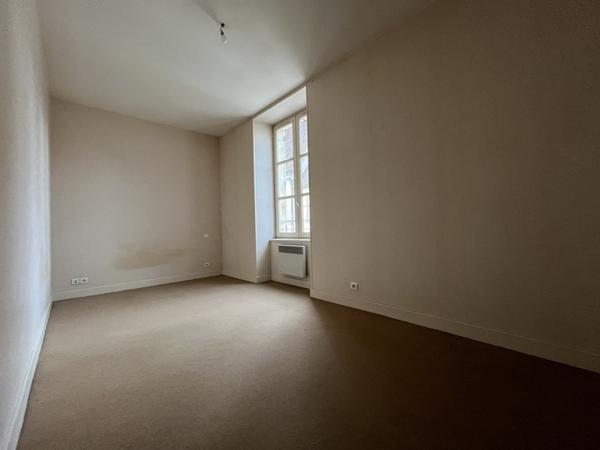 Immeuble à vendre |  Saint-Amand-Montrond |  220 m²