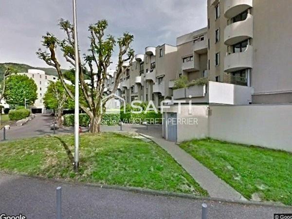 Appartement de deux pièces avec terrasse