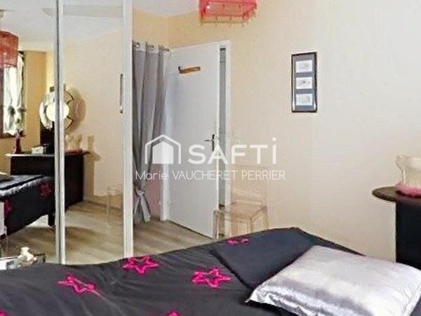 Appartement de deux pièces avec terrasse