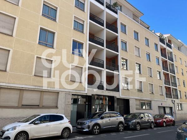 Appartement T2  Saint-Etienne centre proche commodités avec garage