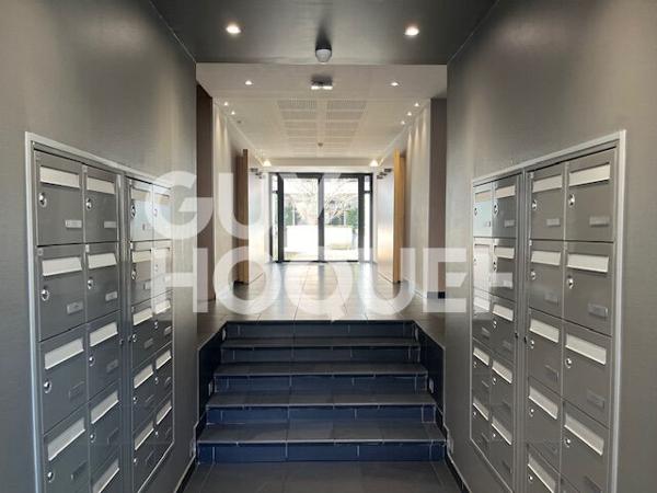Appartement T2  Saint-Etienne centre proche commodités avec garage