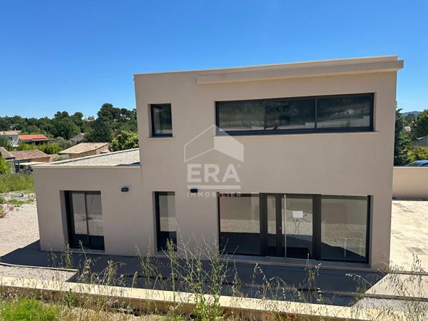 A VENDRE 83470 SAINT MAXIMIN  LOCAL COMMERCIAL DE 120 M² 7 BUREAUX SUR 2500M² DE TERRAIN  PARKING