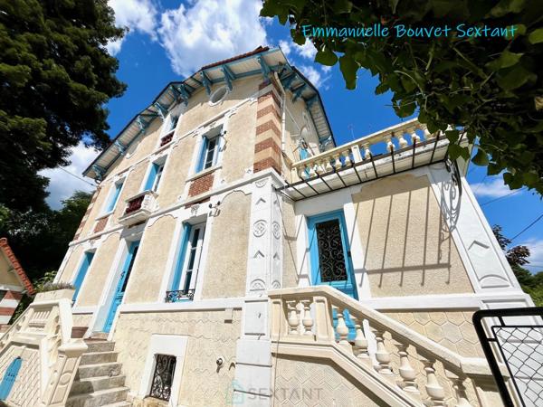 Grande maison bourgeoise fin 19ème, centre-ville, tous commerces à pied, jardin, garage, terrasses