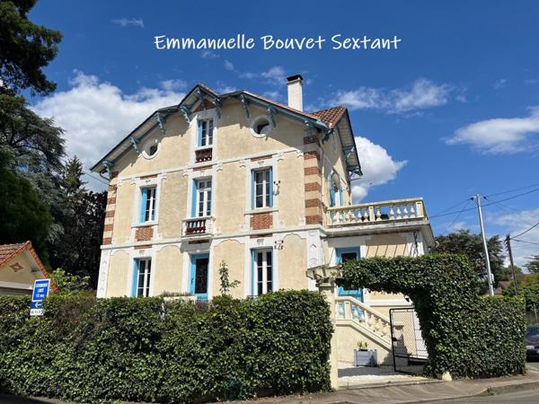Grande maison bourgeoise fin 19ème, centre-ville, tous commerces à pied, jardin, garage, terrasses