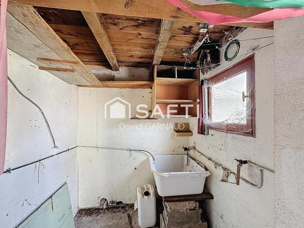 Maison de 60 m² avec dépendances et jardin