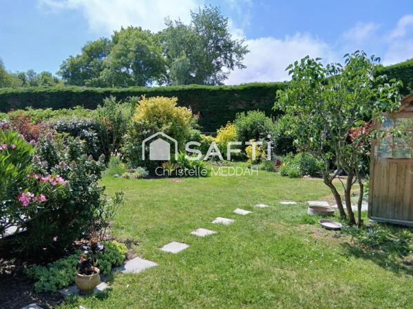 Sans vis à vis, jardin exposé Sud/Ouest.