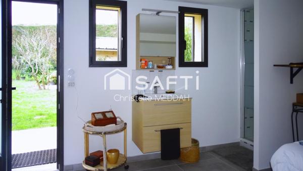 Sans vis à vis, jardin exposé Sud/Ouest.