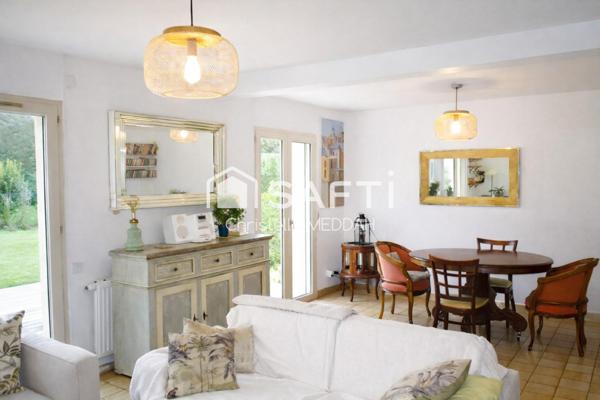 Sans vis à vis, jardin exposé Sud/Ouest.