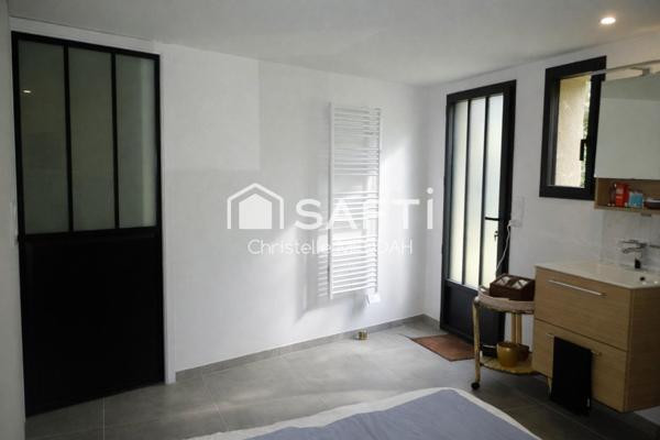 Sans vis à vis, jardin exposé Sud/Ouest.