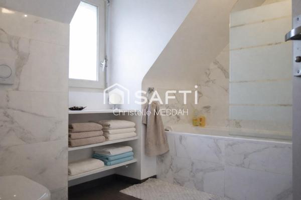 Sans vis à vis, jardin exposé Sud/Ouest.