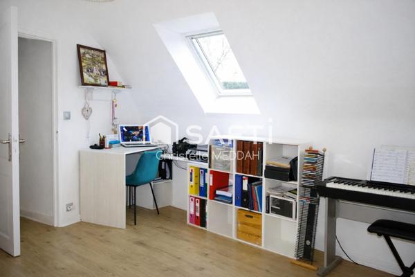 Sans vis à vis, jardin exposé Sud/Ouest.