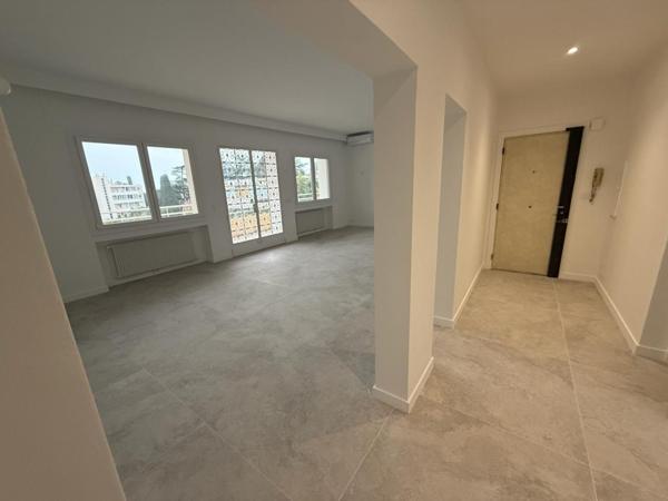 Cannes-Maréchal Juin : 3-4 pièces rénové atypique, jardin et terrasse