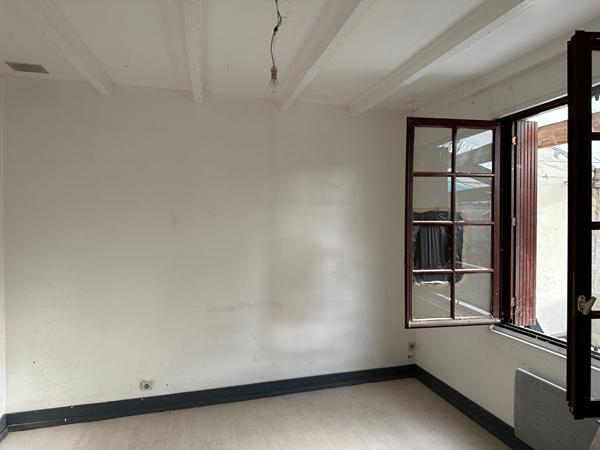 RARE SUR LE SECTEUR ? MAISON DE FAUBOURG À RÉNOVER ? ROCHEFORT