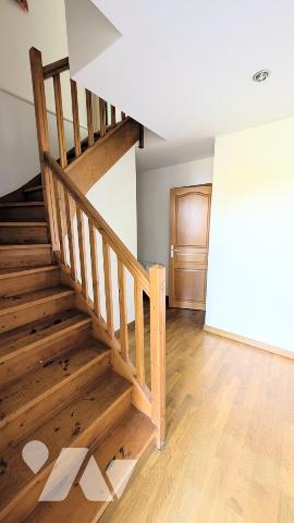 Pr Commodités sur 932m² Villa ossature bois 121m² hab; vie plain pied possible;