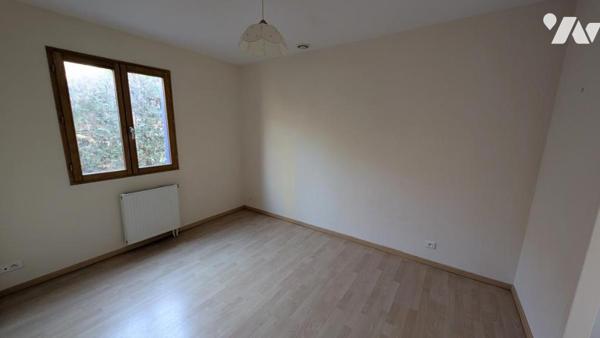 Pr Commodités sur 932m² Villa ossature bois 121m² hab; vie plain pied possible;