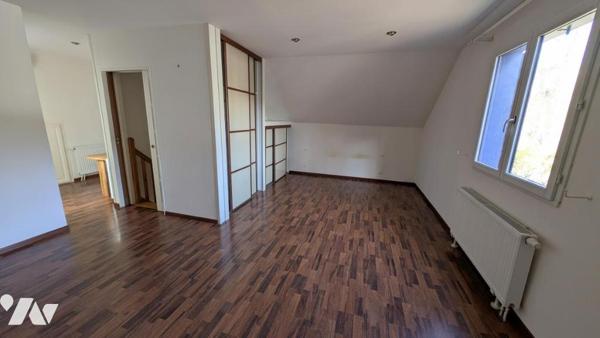 Pr Commodités sur 932m² Villa ossature bois 121m² hab; vie plain pied possible;