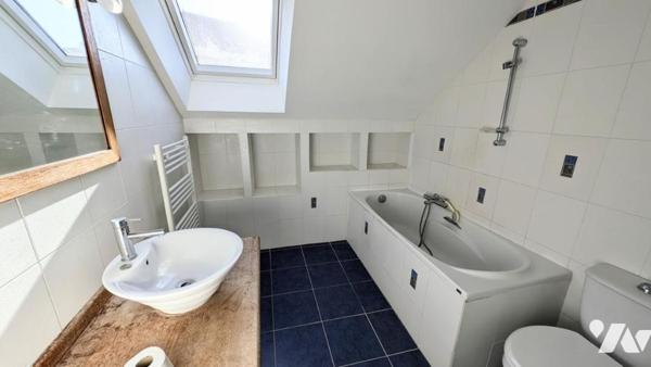 Pr Commodités sur 932m² Villa ossature bois 121m² hab; vie plain pied possible;