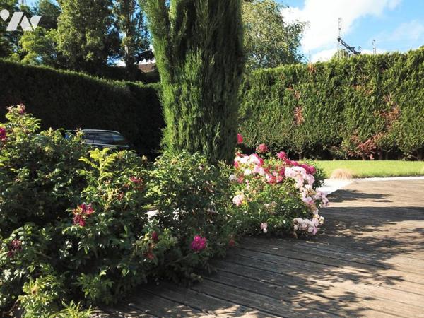 Pr Commodités sur 932m² Villa ossature bois 121m² hab; vie plain pied possible;