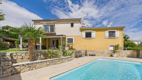 Maison 8 pièces - 180 m²