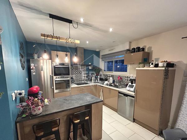 Maison contemporaine 130 m2 - 5 chambres dont 2 de plain pied avec garage - à St Pavace