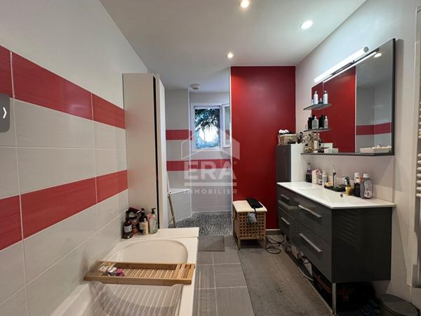 Maison contemporaine 130 m2 - 5 chambres dont 2 de plain pied avec garage - à St Pavace