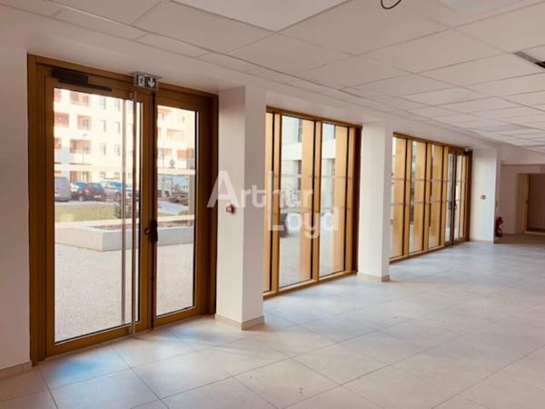 LOCAL COMMERCIAL NEUF- ANNECY