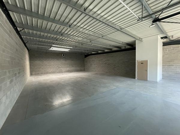 Local d'activites 240 m² à louer MORDELLES (réf : 35.5966)