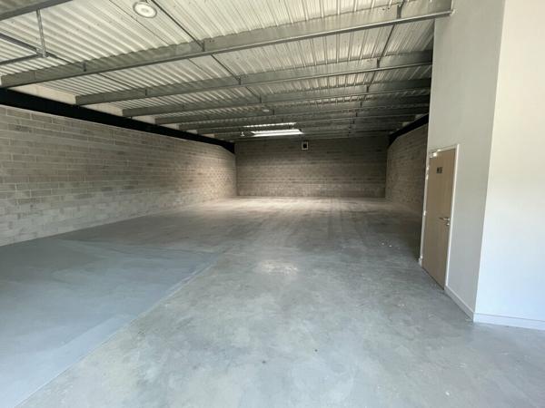 Local d'activites 240 m² à louer MORDELLES (réf : 35.5966)