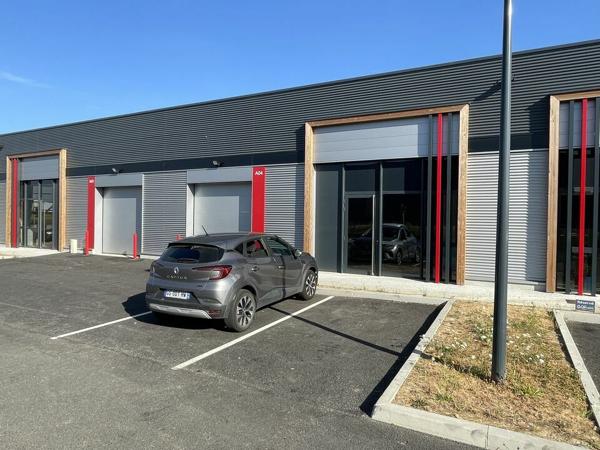 Local d'activites 240 m² à louer MORDELLES (réf : 35.5966)