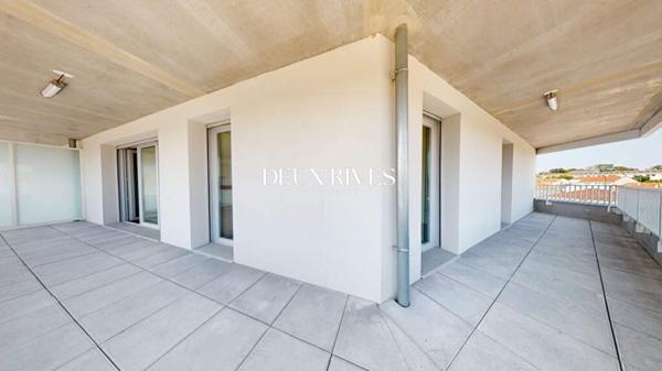 Magnifique T3 en étage élevé avec terrasse de 25m2