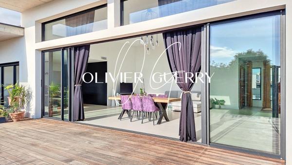 Absolument UNIQUE sur Saussan